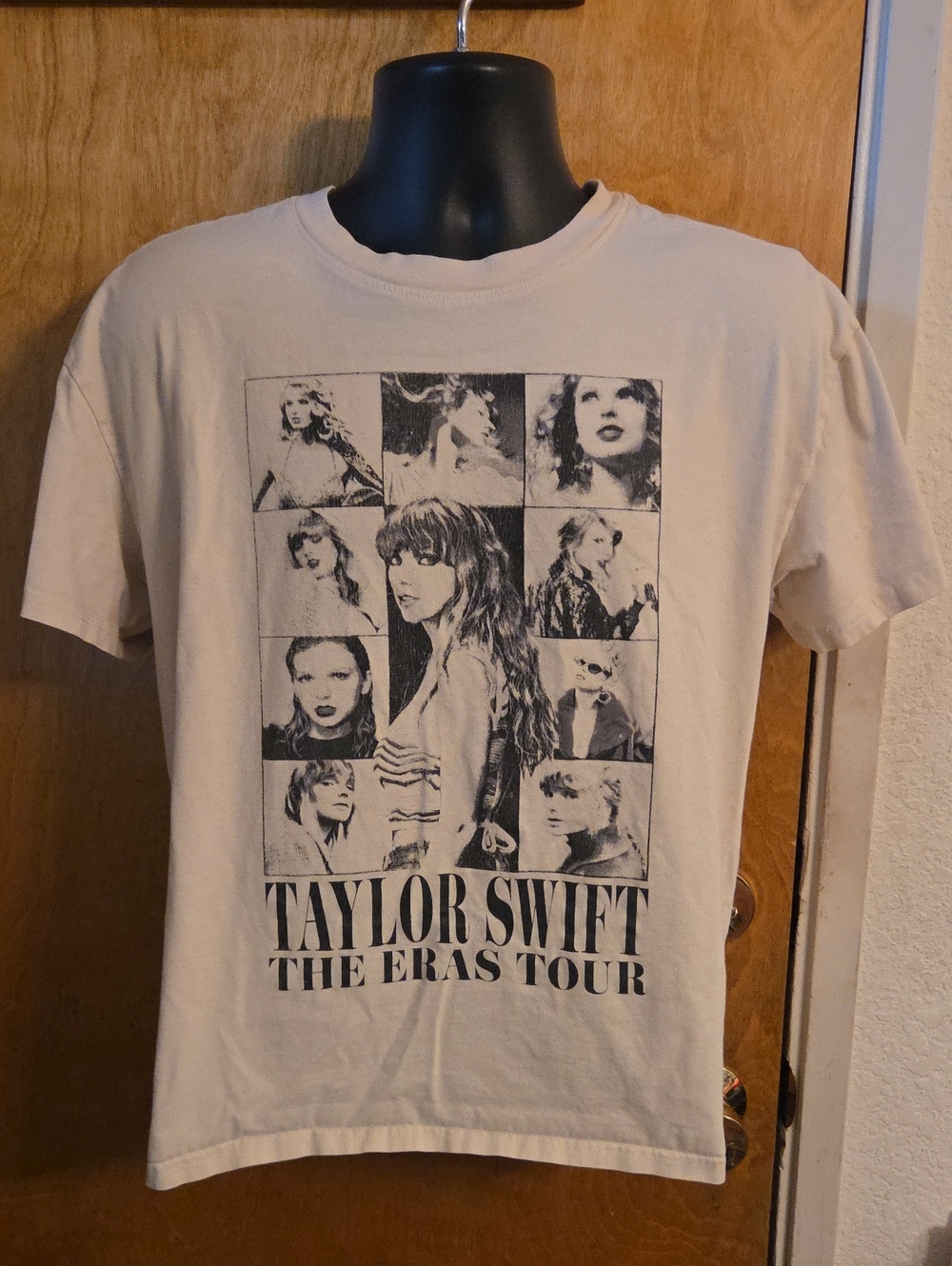Taylor Swift The Eras Tour Official Merch Beige T-shirt TOUR Size Medium